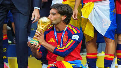 1784510828 ferran torres