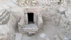 archaeologists uncover 3000 year old tomb