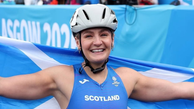 melanie woods wins t54 1500m gold again after a dramatic commonwealth games rerun caused by a crash