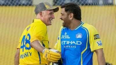 hussey dhoni