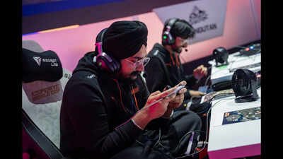 orangutan competing in group stage of pmwc at esports world cup 2026