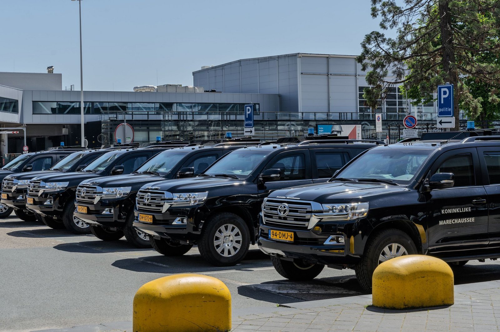 black suv seized in gurugram for lack of documentation and pending fines