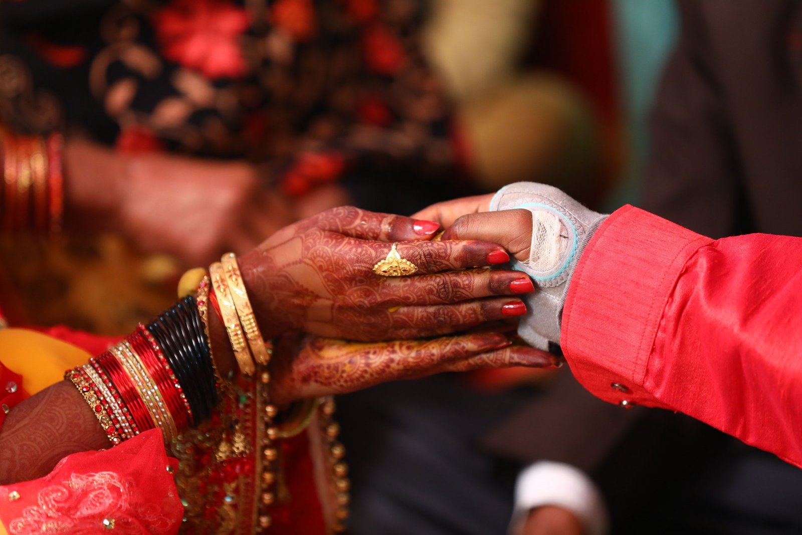 confrontation in lucknow woman takes dramatic action after discovering boyfriend