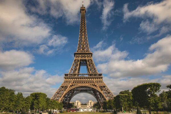 eiffel towers ceo resigns amid controversy over gender segregation during religi