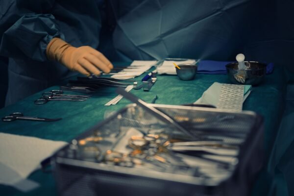 emergency surgery in bihar conducted using flashlights amid power cut