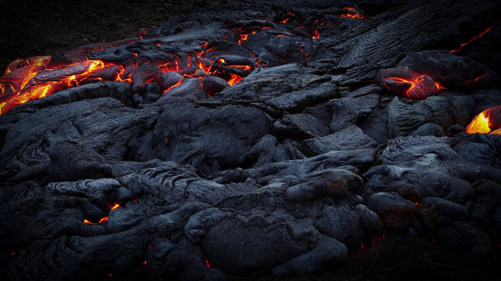 eruption of anak krakatau disrupts travel for over 150000 in indonesia