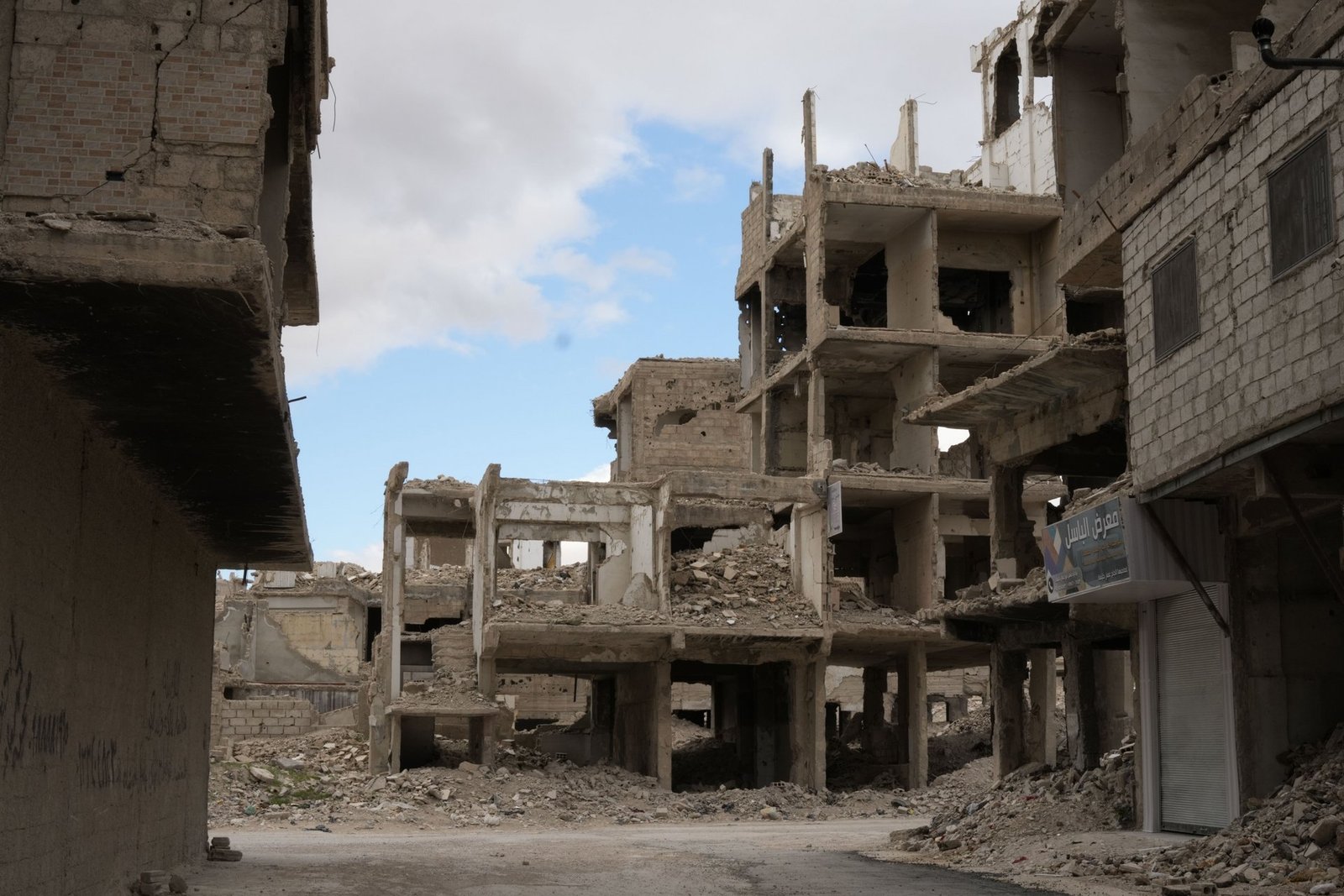 escalating middle east conflict prompts us travel warning