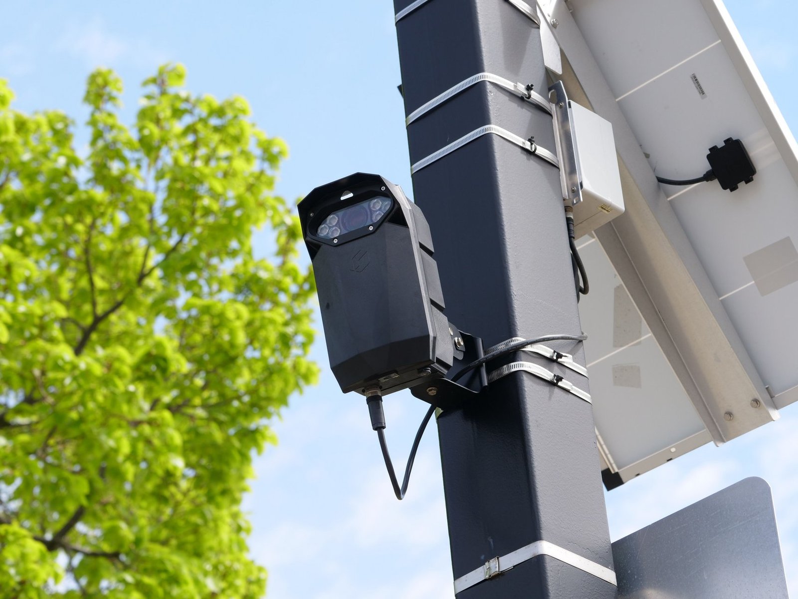 flock surveillance cameras face growing backlash amid vandalism and privacy conc