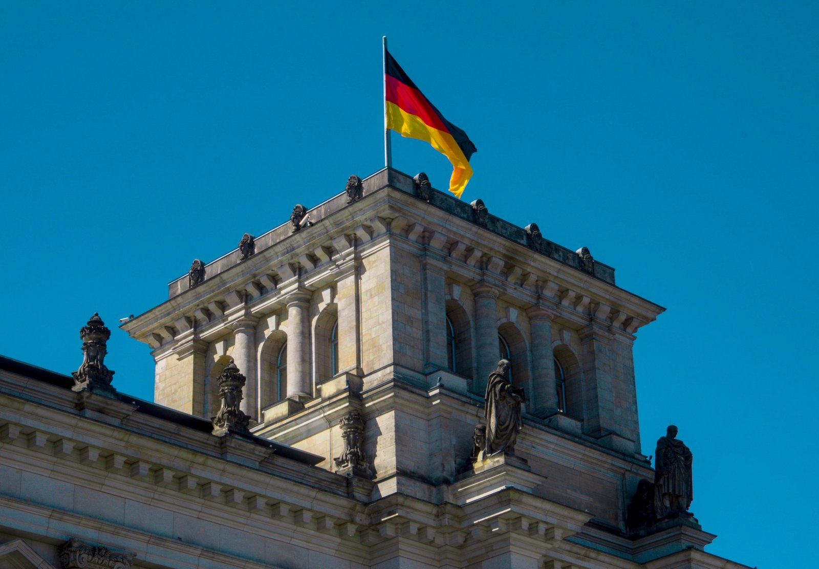 germanys political stability at risk amid friedrich merzs leadership challenges