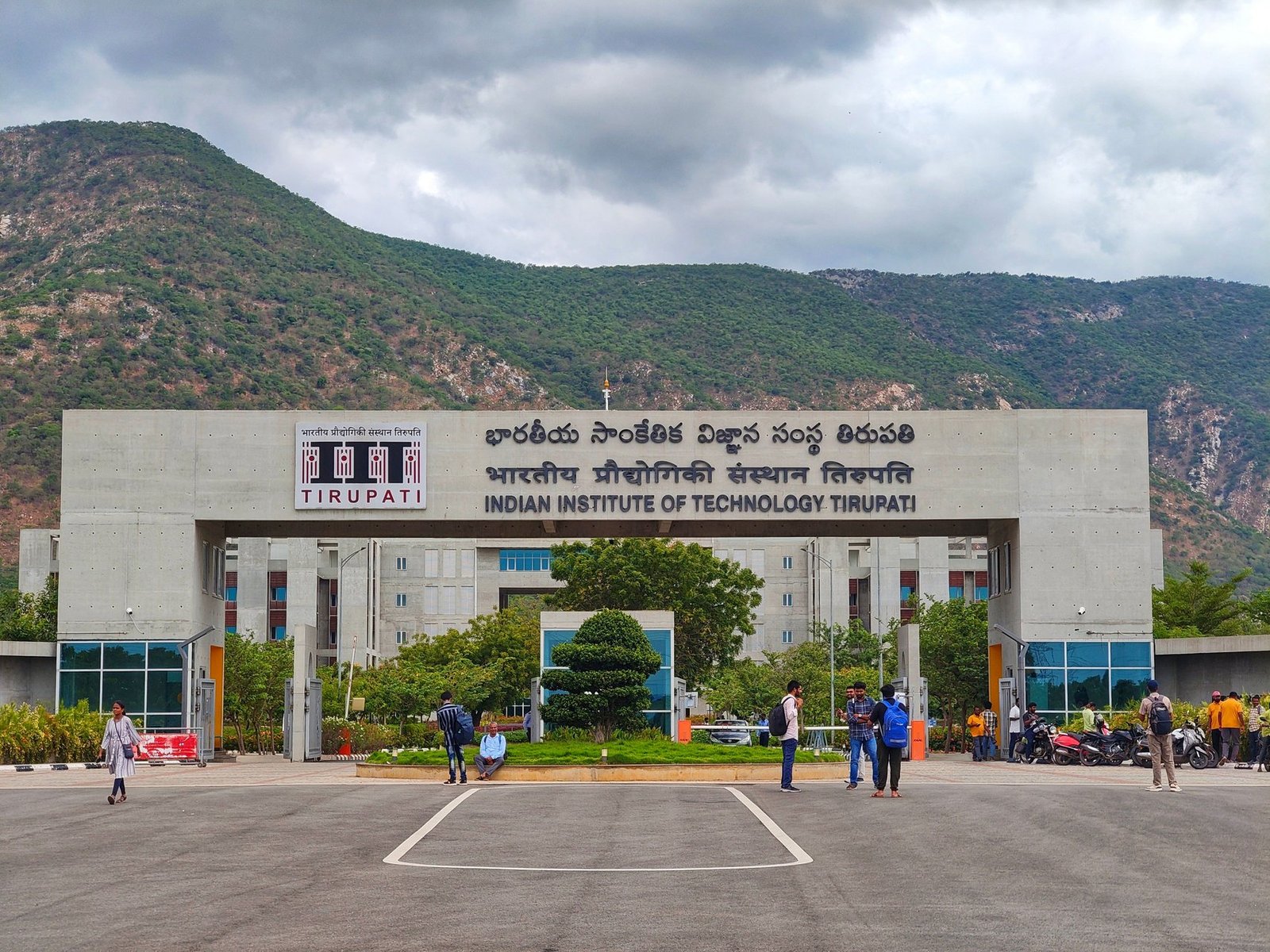investigation into iit bombay students suicide centers around locked iphone