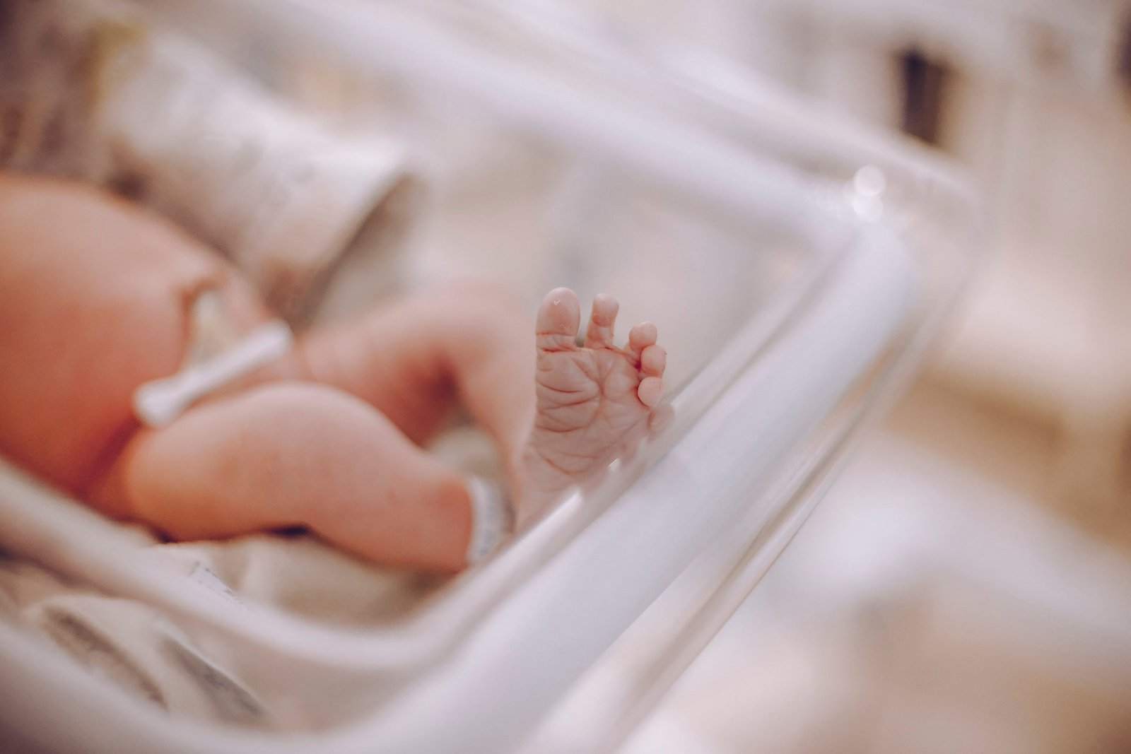 kyiv hospitals witness newborns arriving amid ongoing airstrikes