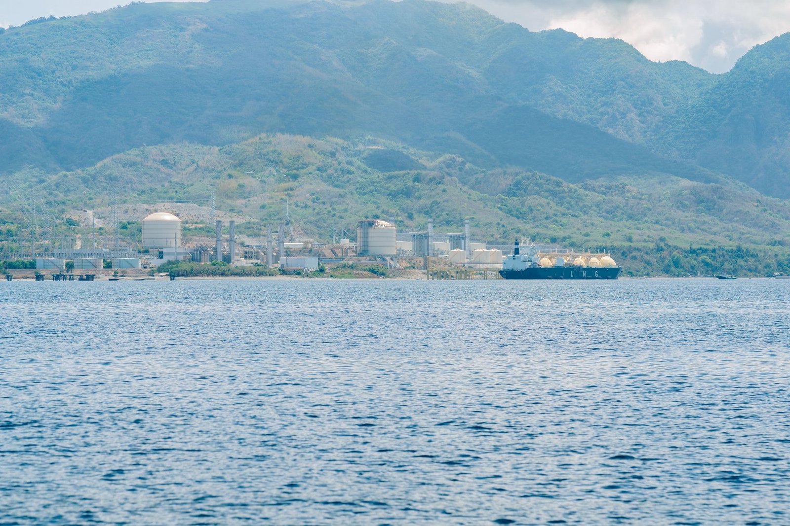 pakistan faces severe lng shortages amid global disruptions