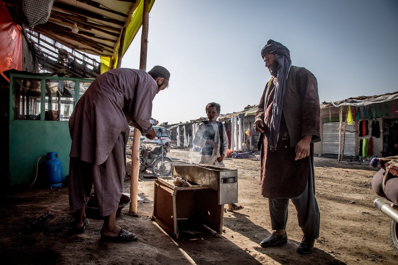 pakistani air strikes in afghanistan result in civilian casualties claim taliban