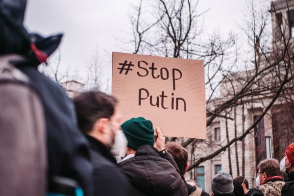 putin announces three day halt on strikes in kyiv amid us peace efforts