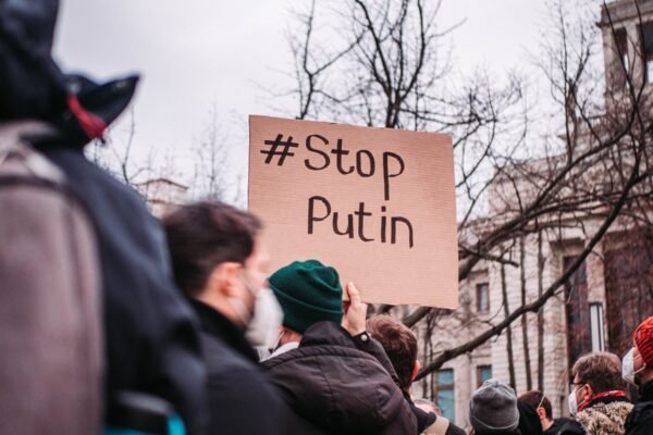 putin engages with us delegates for ukraine peace dialogue