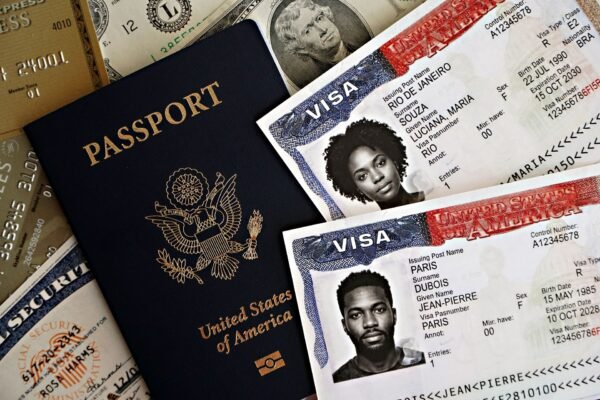 record surge in us immigration arrests yet steady deportation rates persist