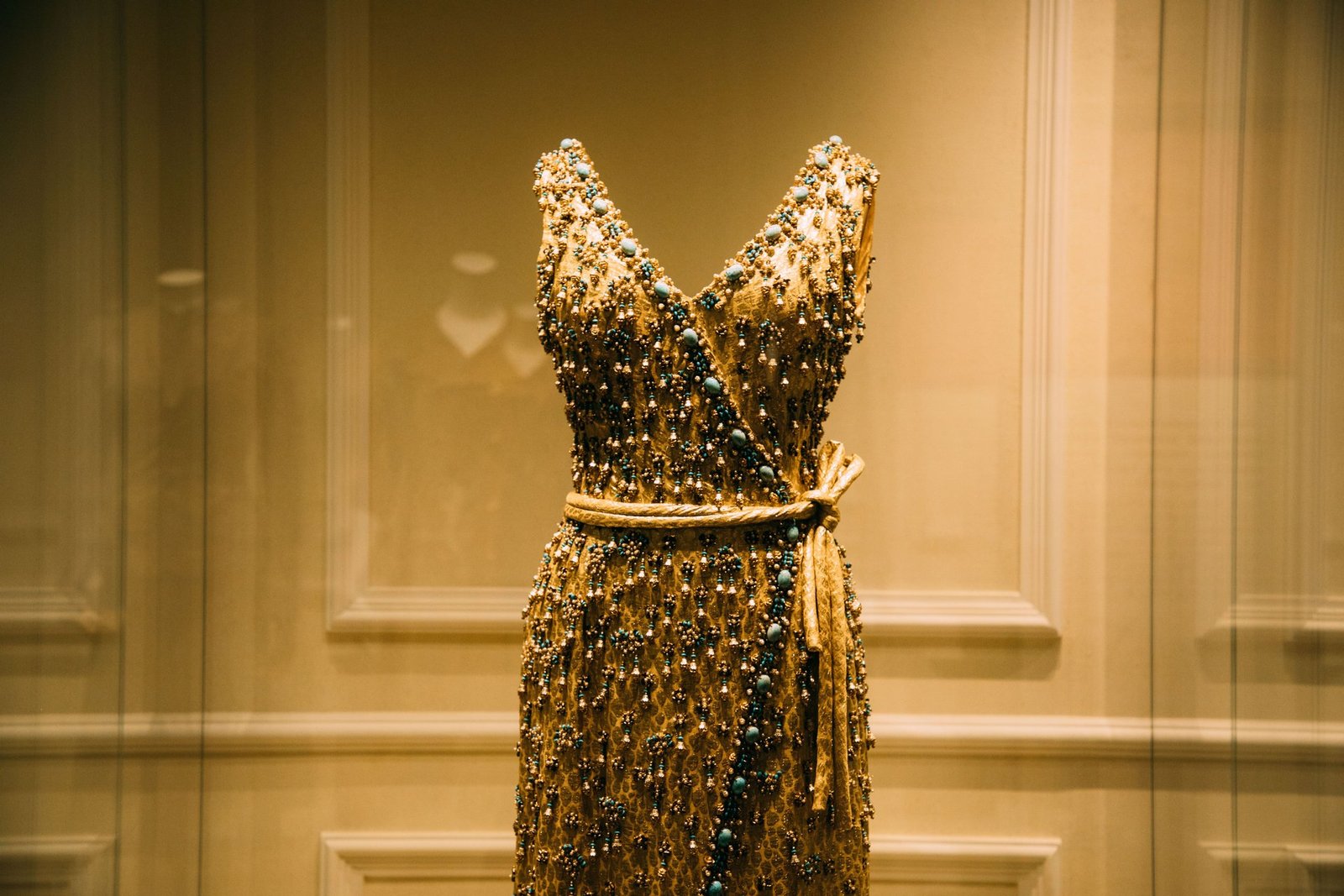 renowned costume designer bob mackie passes away at 87