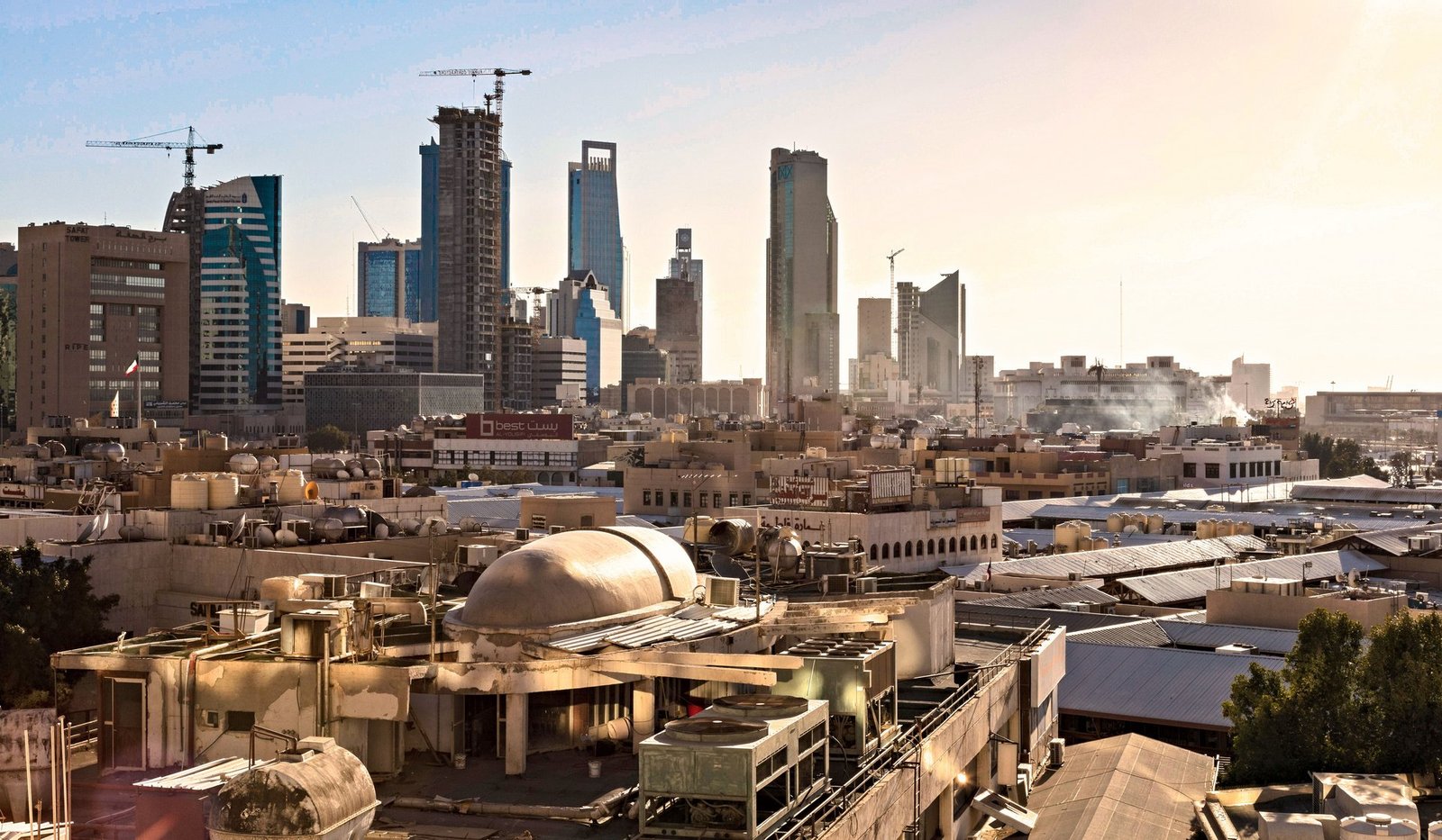 riyadh issues first air raid alert amid renewed houthi offensive in yemen