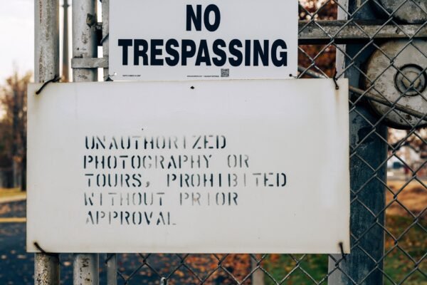 trump administration prolongs restrictions on h 1b visa program alongside 100000