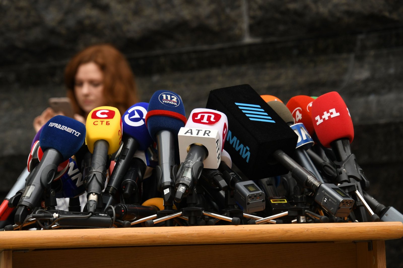 us media outlets challenge trumps ban amid ongoing tensions