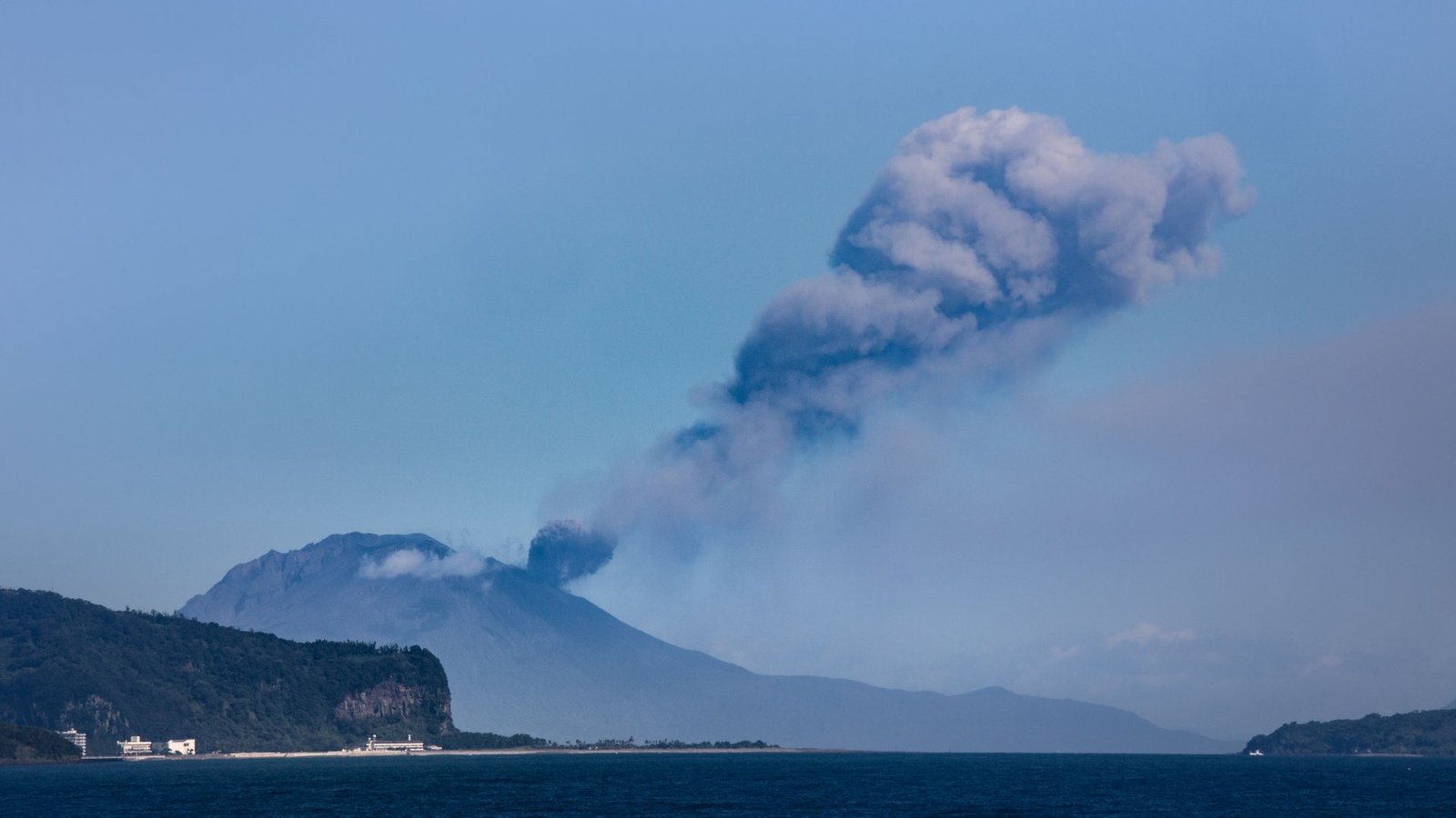 volcanic activity disrupts flights at catania airport in sicily