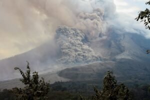 volcanic eruption in indonesia disrupts travel plans for thousands