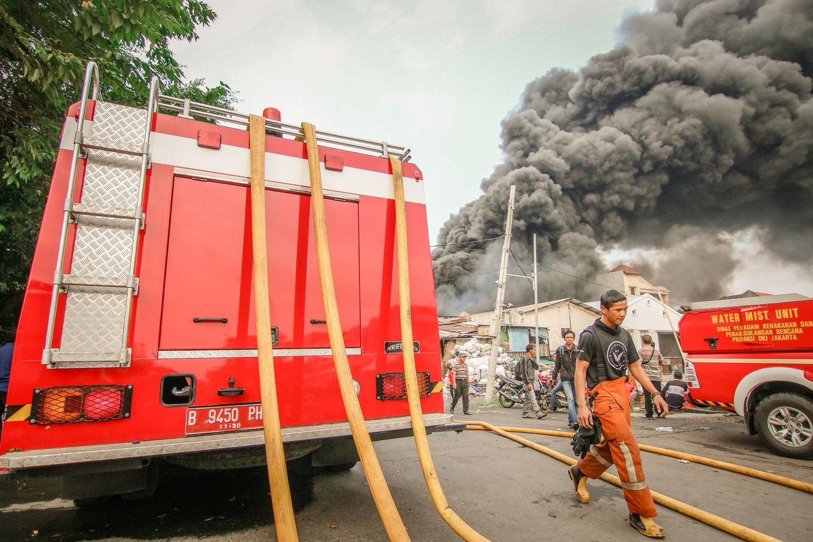 bali faces fuel crisis amid protests over long queues