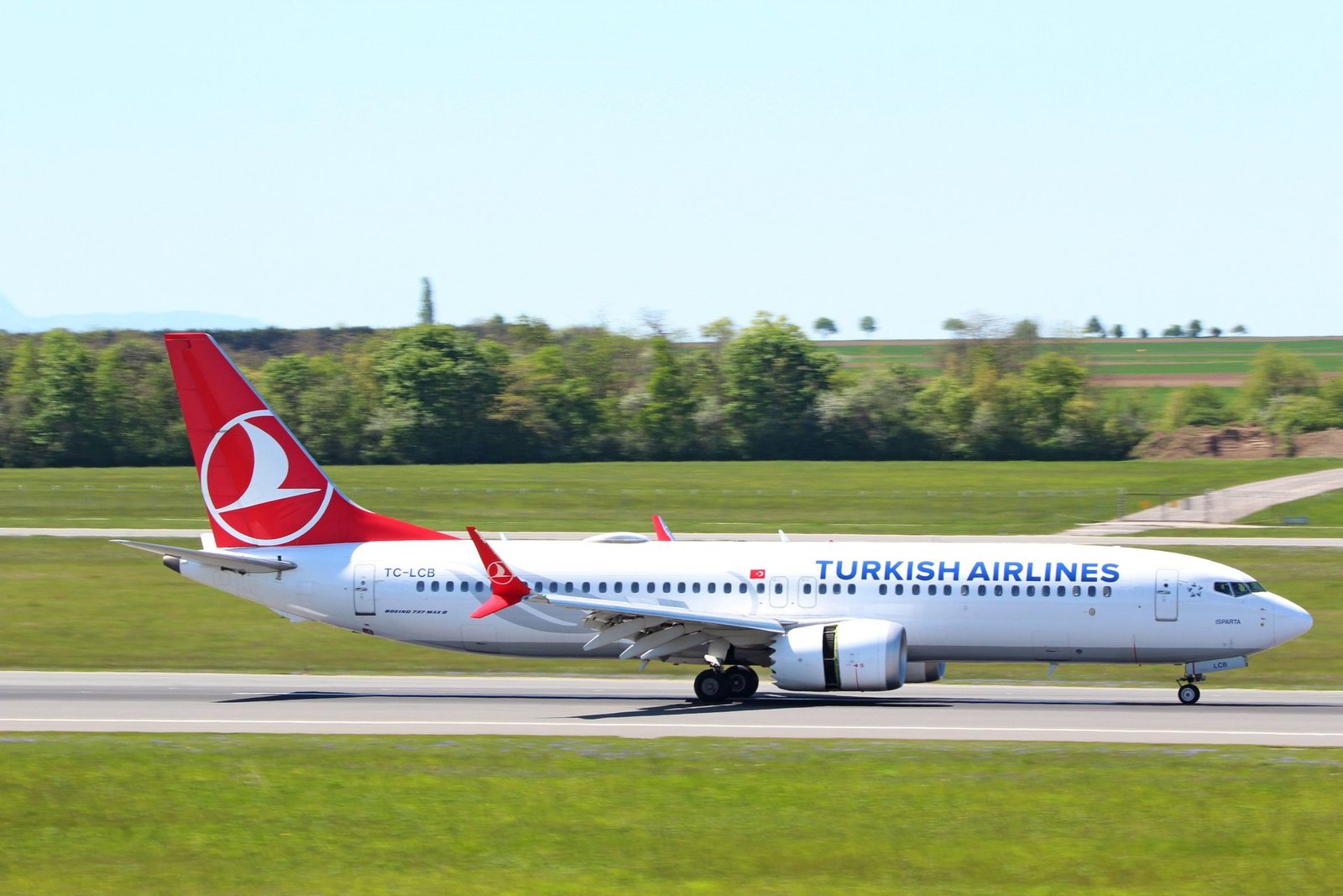 boeing 737 maxs remarkable landing captivates aviation