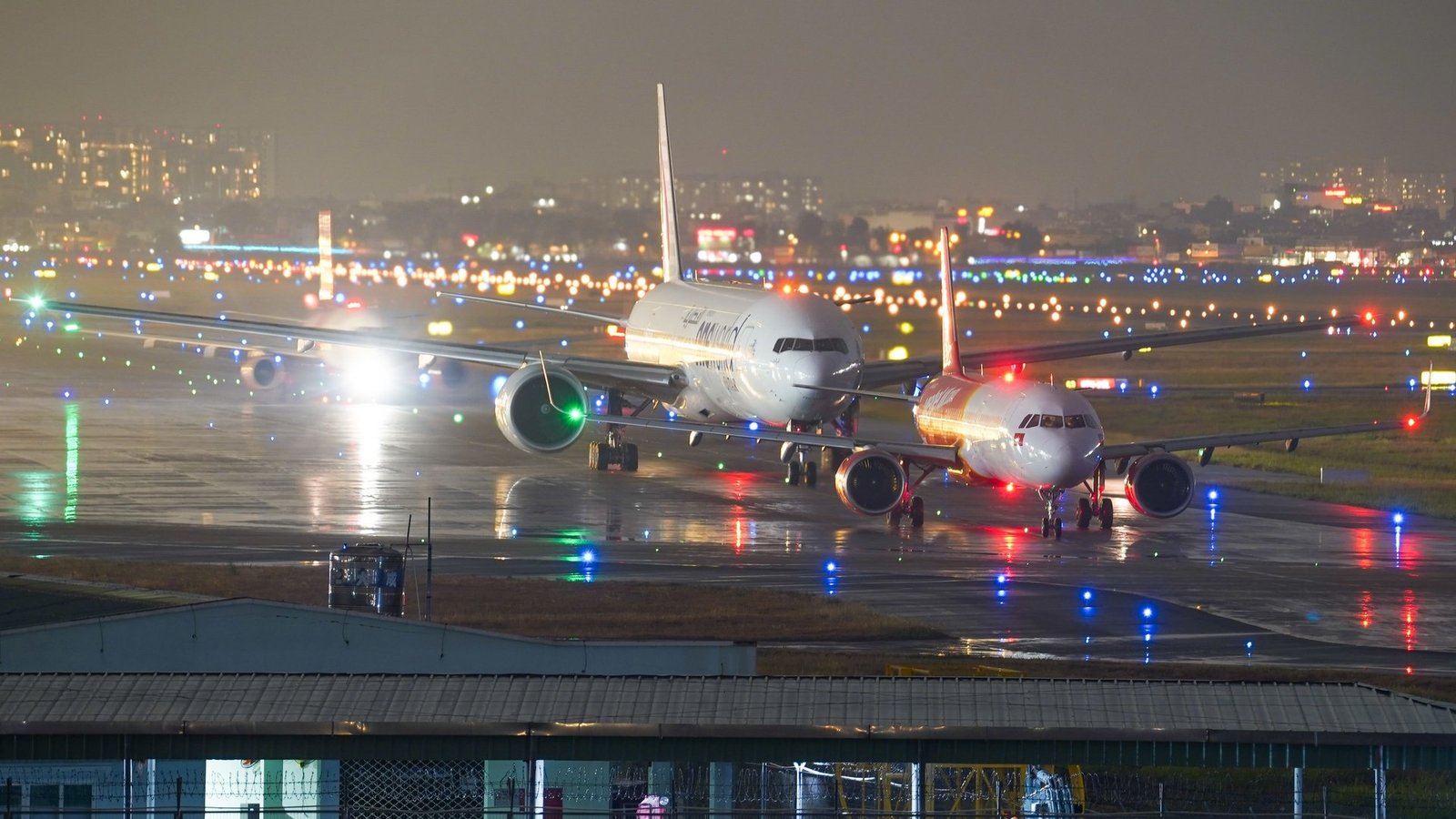 escalating tensions airlines halt services to saudi airports following houthi mi