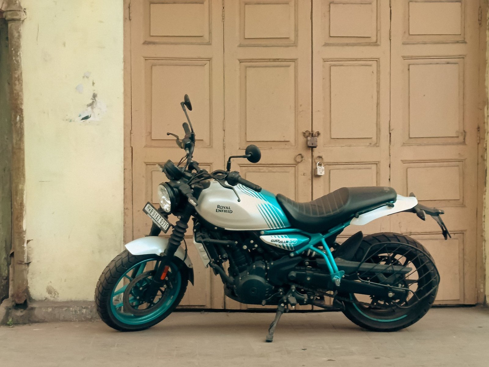 exploring indias best neo retro motorcycles under rs 3 lakh