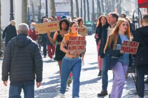 french student protests escalate amid clashes with riot police