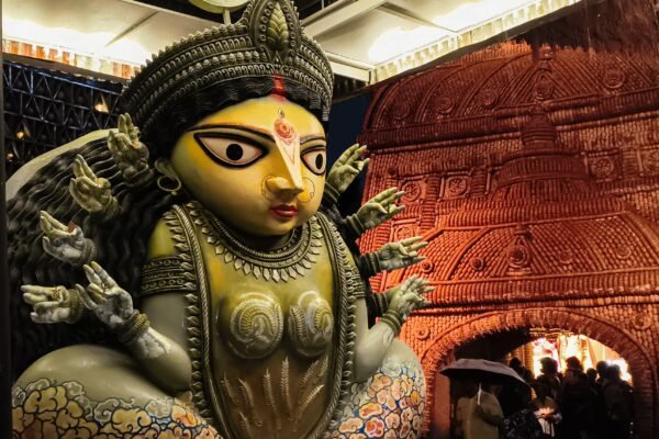 kolkata pandal stampede eyewitnesses describe chaotic conditions