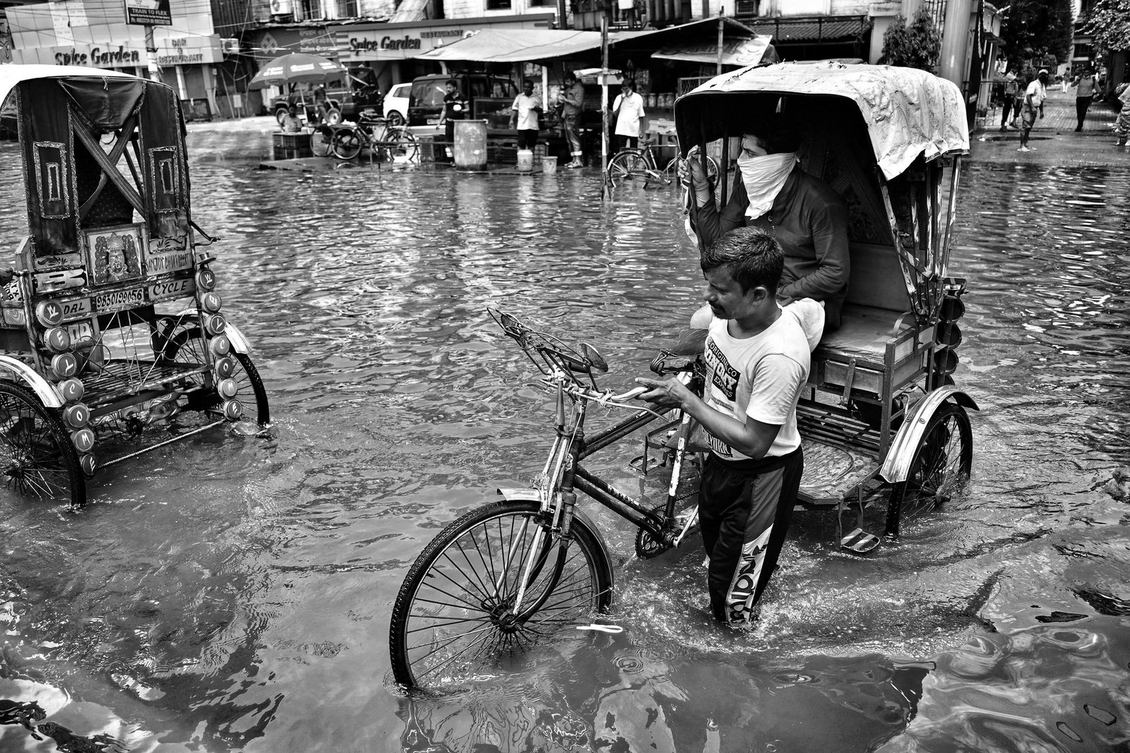 kolkatas historical struggles with crowd control highlighted by recent tragedy
