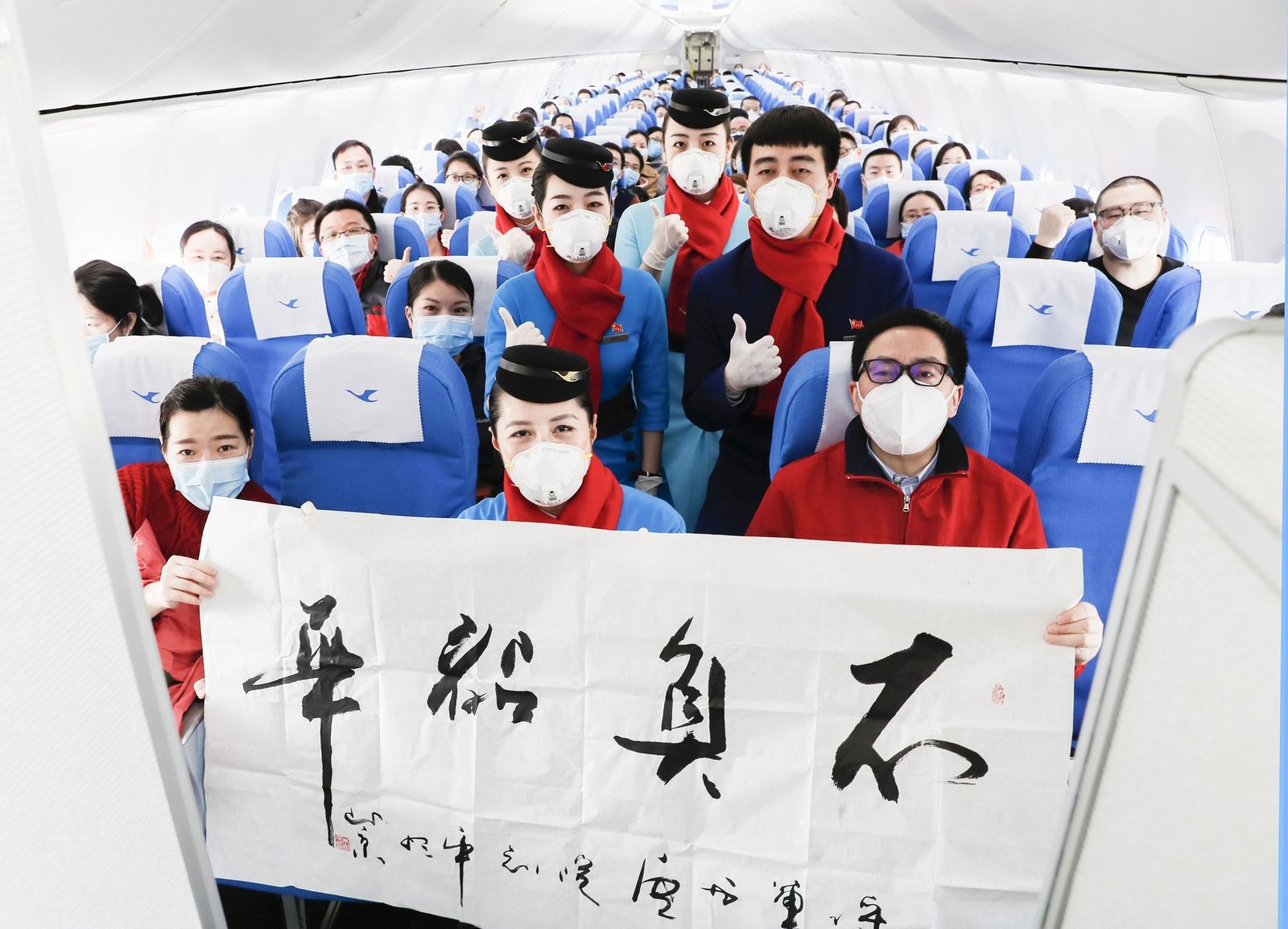 passenger recounts heroic effort to restrain co pilot during flight emergency