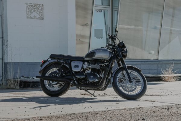 triumph bonneville t40 takes on the 350cc market