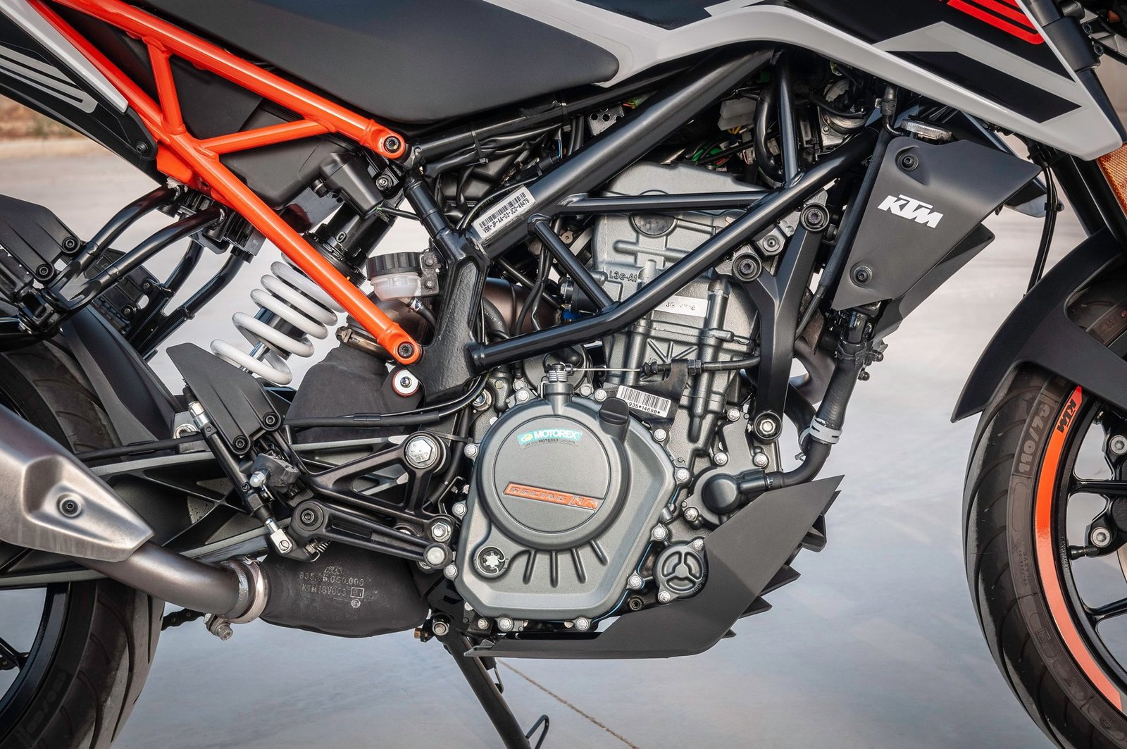 tvs raider 125 introduces traction control feature