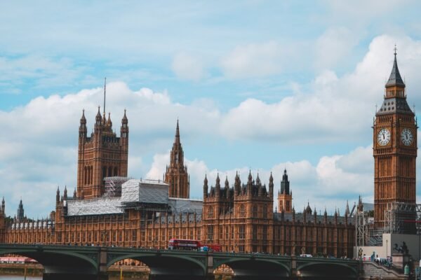uk trade minister discusses extradition of nirav modi and vijay mallya